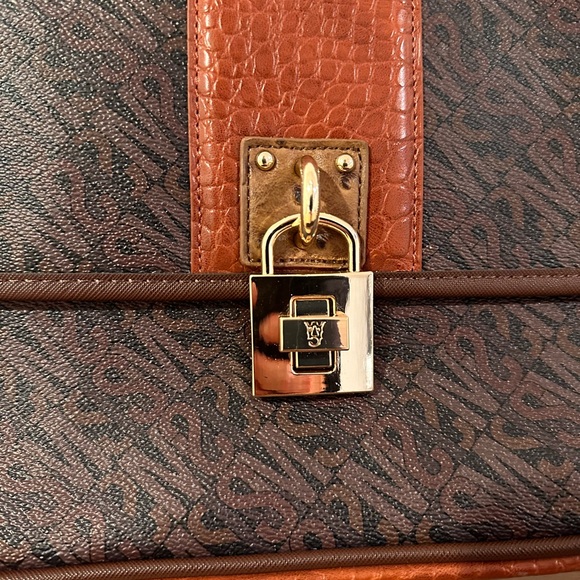 Purse with gold straps by Steve Madden - Picture 2 of 5